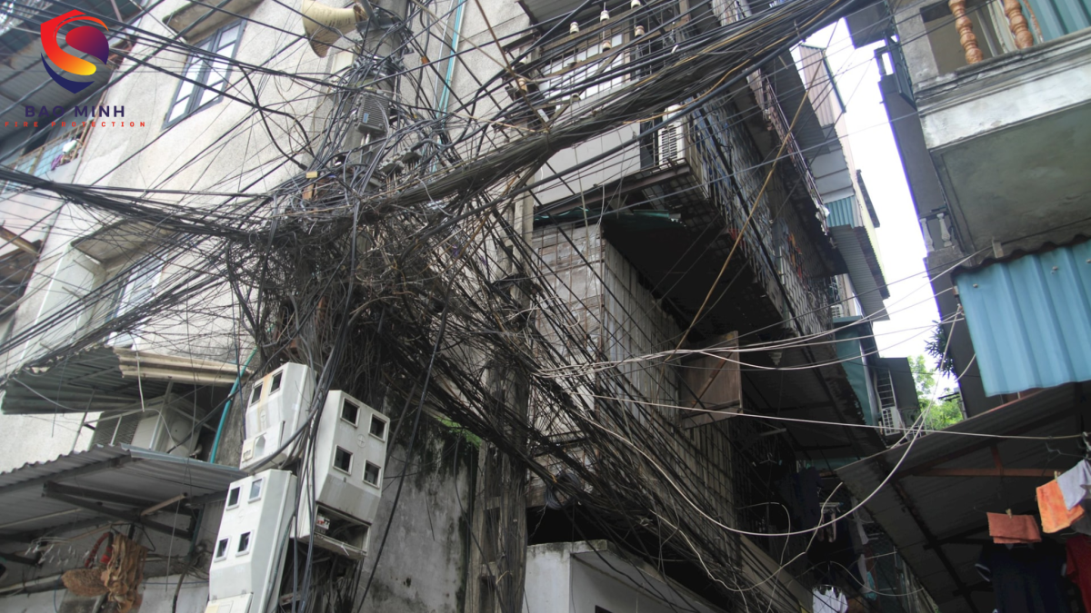 Loại bỏ những trụ điện không đảm bảo an toàn / PCCC nhà trọ