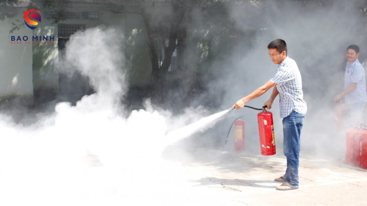 so sánh bình chữa cháy CO₂ và bình bột